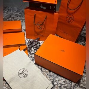 Hermès Signature Orange Box with Cream Dust Bag